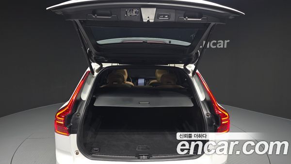 Volvo XC60 2020, фото 25