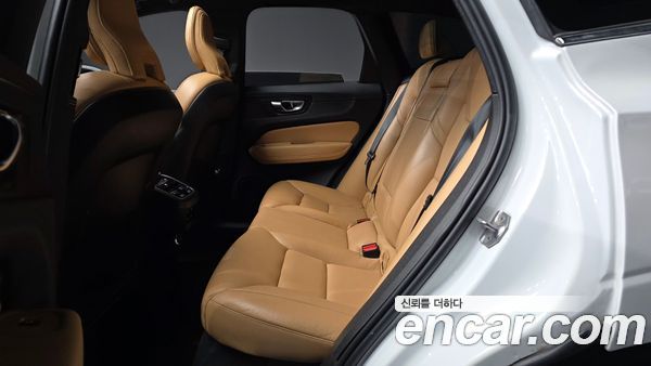 Volvo XC60 2020, фото 15