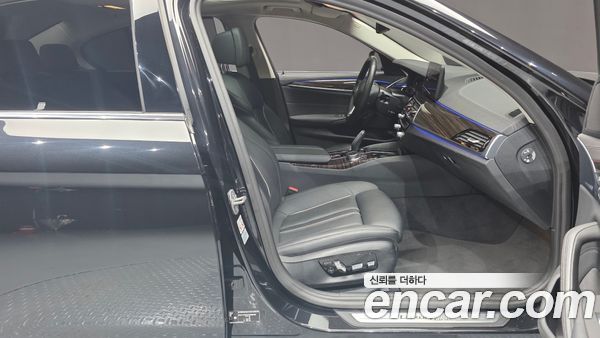 BMW 5 Series 2023, фото 16