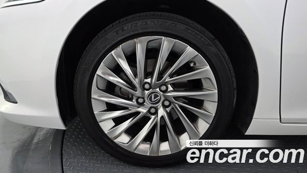 Lexus ES 2023, фото 5