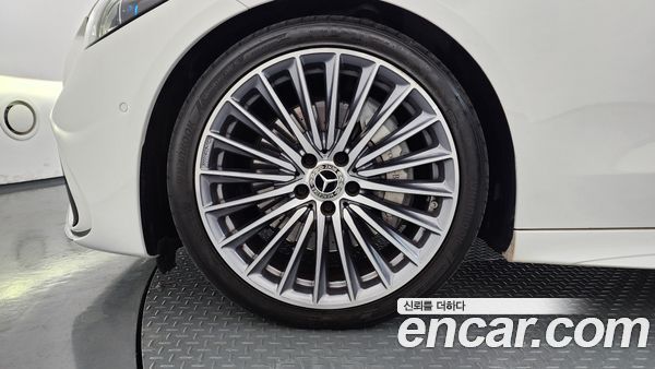 Mercedes-Benz C-Class 2024, фото 4