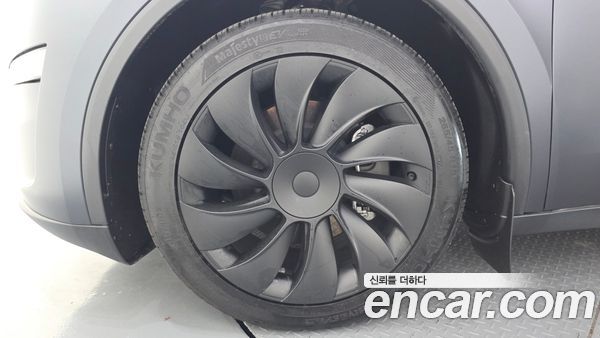 Tesla Model Y 2025, фото 5