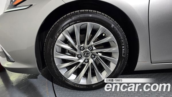 Lexus ES 2023, фото 5