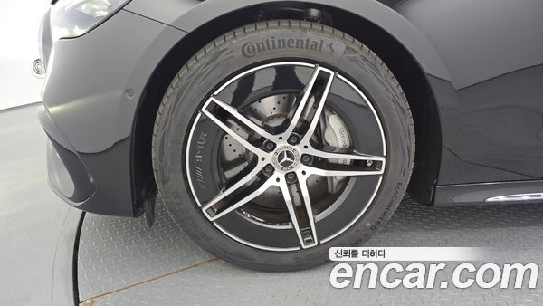 Mercedes-Benz E-Class 2026, фото 5
