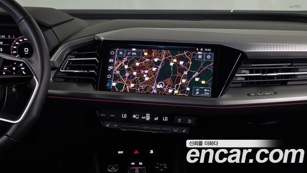 Audi Q4 e-tron 2022, фото 19