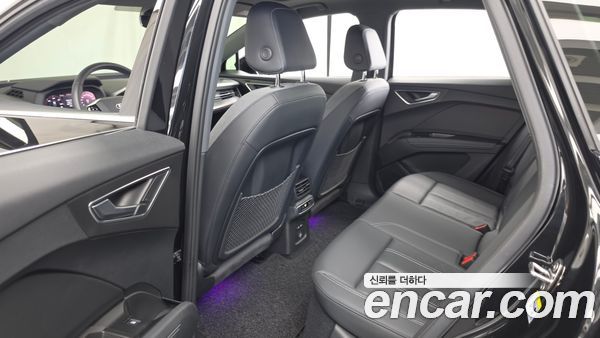 Audi Q4 e-tron 2022, фото 15