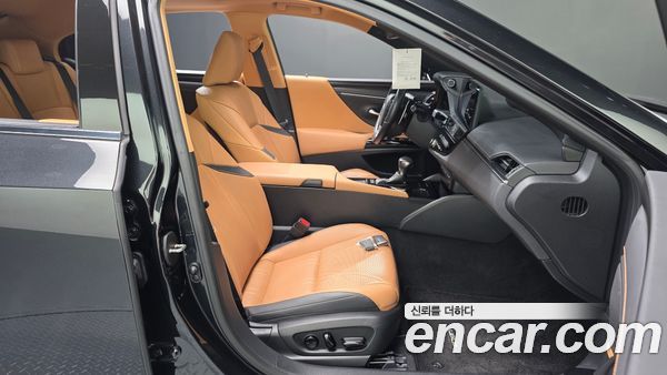 Lexus ES 2023, фото 16