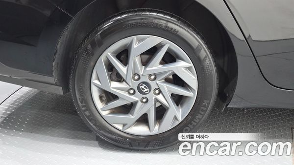Hyundai Elantra 2024, фото 4