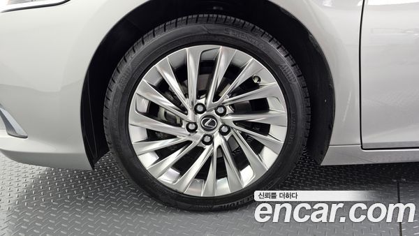 Lexus ES 2020, фото 4