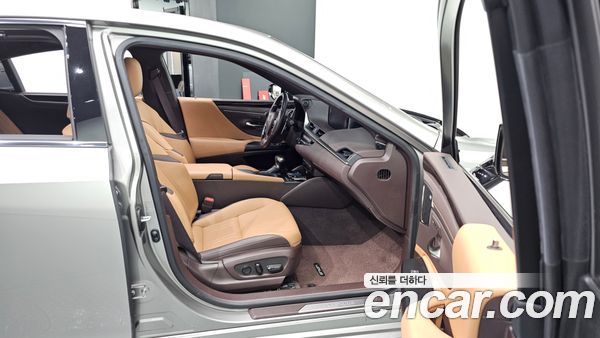 Lexus ES 2020, фото 15