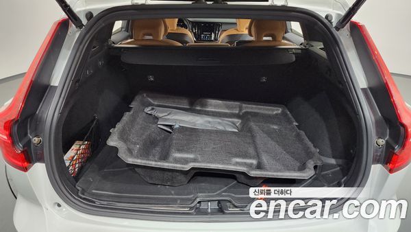 Volvo V60 2024, фото 26