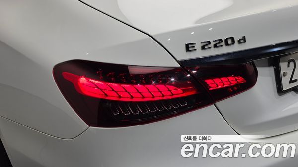 Mercedes-Benz E-Class 2021, фото 9