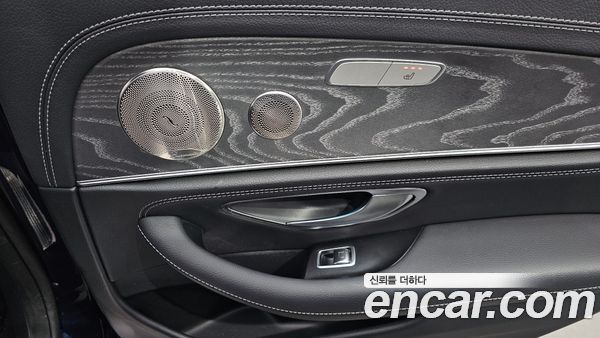 Mercedes-Benz E-Class 2022, фото 30