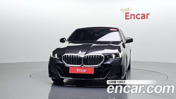 BMW 5 Series 2024, фото 2