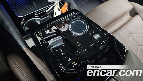 BMW 5 Series 2024, фото 11