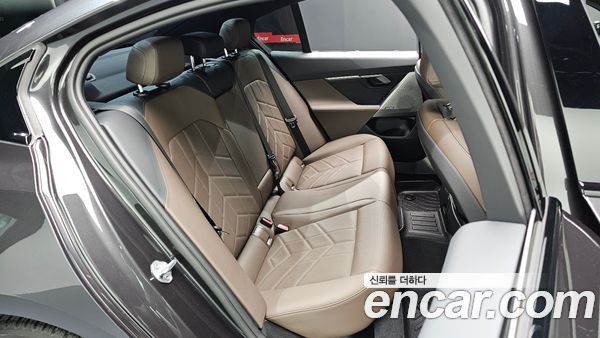 BMW 5 Series 2024, фото 16