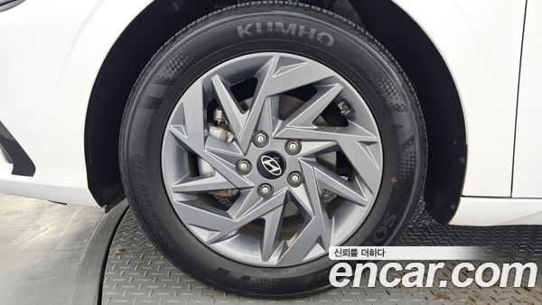 Hyundai Elantra 2025, фото 4