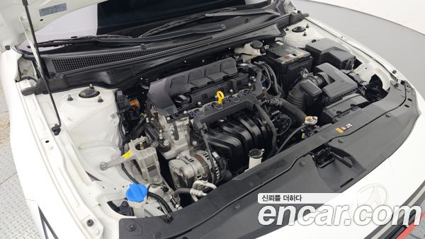 Hyundai Elantra 2025, фото 5