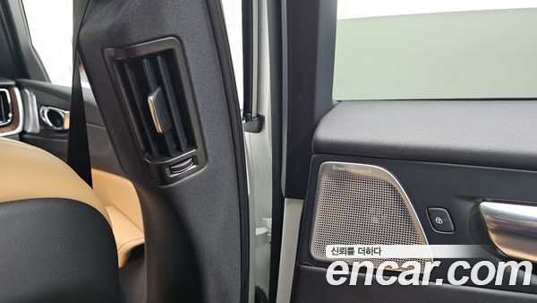 Volvo XC60 2021, фото 28