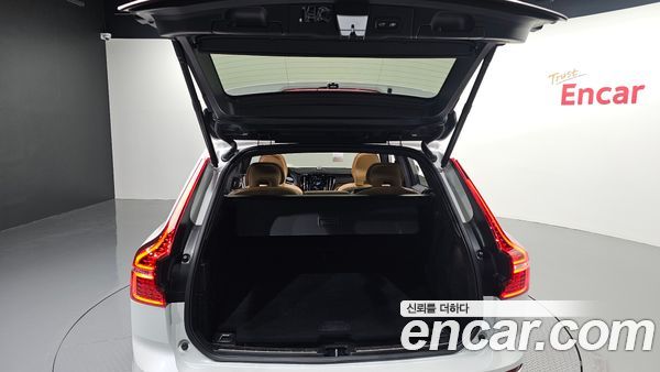 Volvo XC60 2021, фото 30