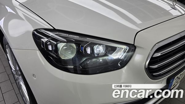 Mercedes-Benz E-Class 2022, фото 8