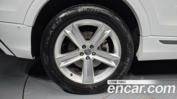 Audi Q8 2020, фото 5