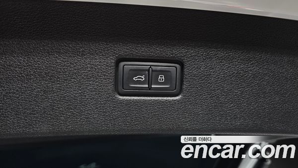 Audi Q8 2020, фото 31