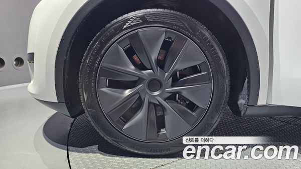Tesla Model Y 2025, фото 5
