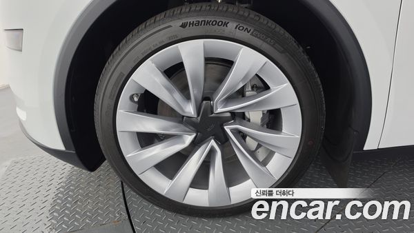 Tesla Model Y 2026, фото 4