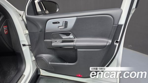 Mercedes-Benz GLB 2021, фото 14