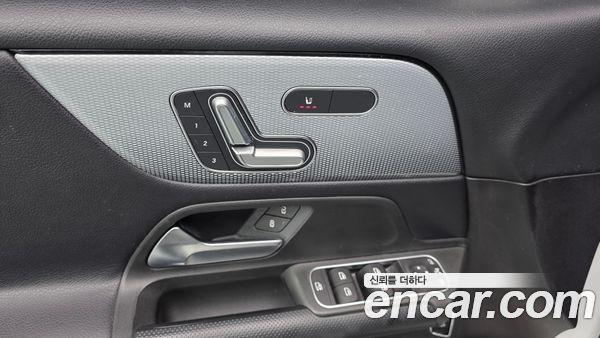 Mercedes-Benz GLB 2021, фото 29