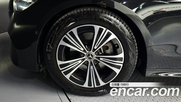Mercedes-Benz E-Class 2025, фото 5