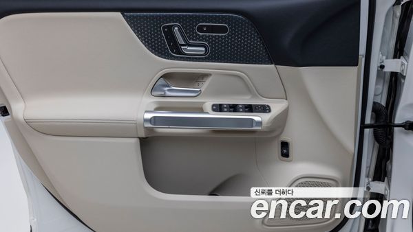 Mercedes-Benz GLB 2025, фото 15