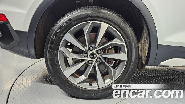 Audi Q5 2023, фото 5
