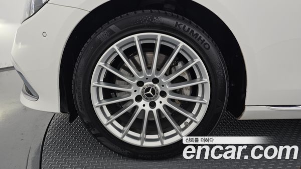 Mercedes-Benz E-Class 2023, фото 5