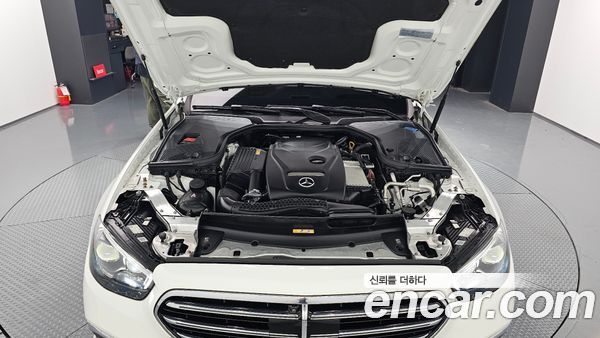 Mercedes-Benz E-Class 2023, фото 6