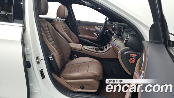 Mercedes-Benz E-Class 2023, фото 10
