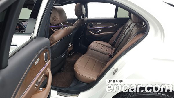 Mercedes-Benz E-Class 2023, фото 12