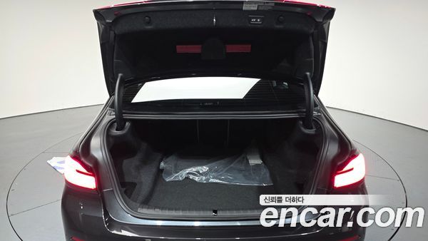 BMW 5 Series 2023, фото 20