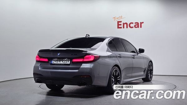 BMW 5 Series 2023, фото 2