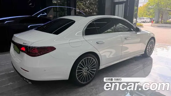 Mercedes-Benz E-Class 2024, фото 3