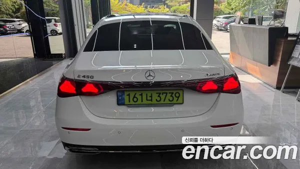 Mercedes-Benz E-Class 2024, фото 4