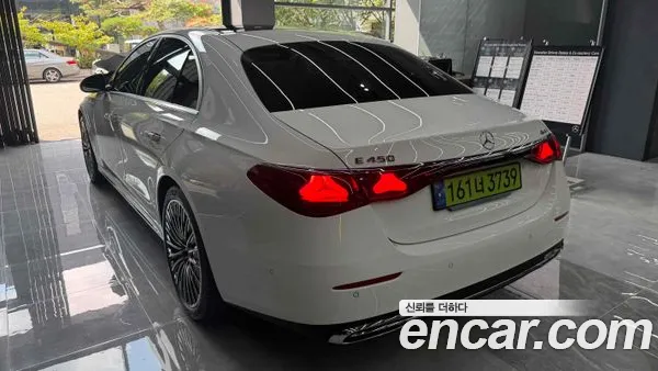 Mercedes-Benz E-Class 2024, фото 5