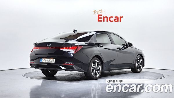 Hyundai Elantra 2023, фото 2