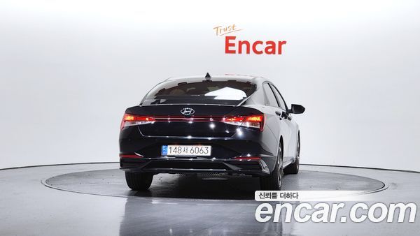 Hyundai Elantra 2023, фото 4