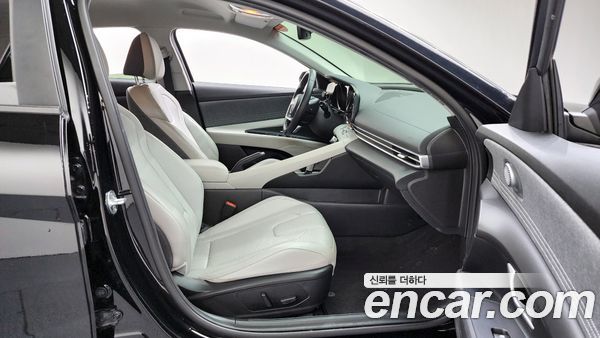 Hyundai Elantra 2023, фото 10