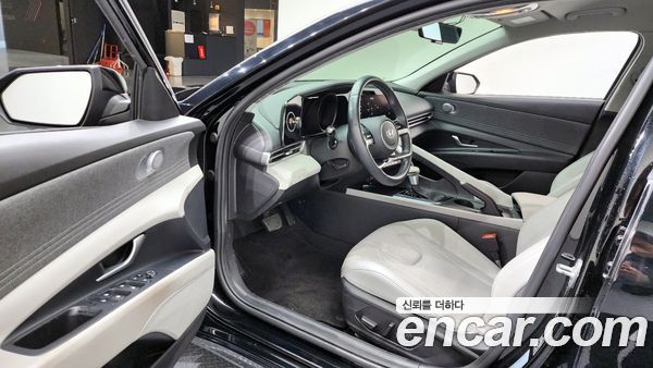 Hyundai Elantra 2023, фото 11