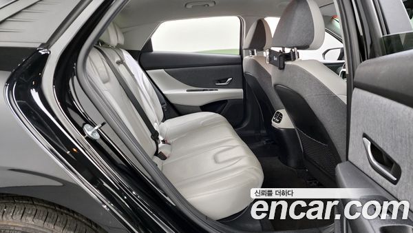 Hyundai Elantra 2023, фото 12