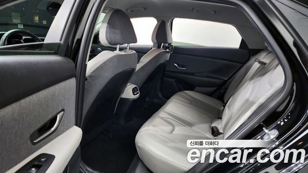 Hyundai Elantra 2023, фото 13