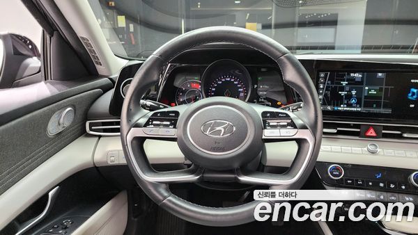 Hyundai Elantra 2023, фото 14